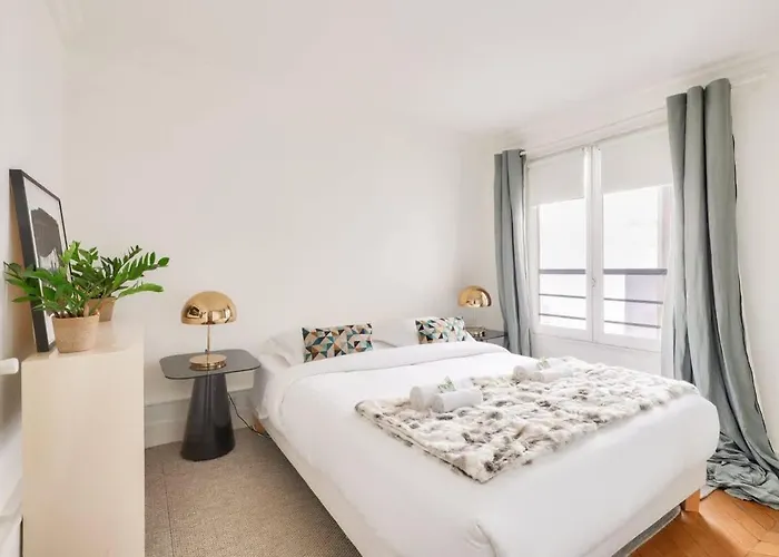 Bel Avec Terrasse - Opera Apartment